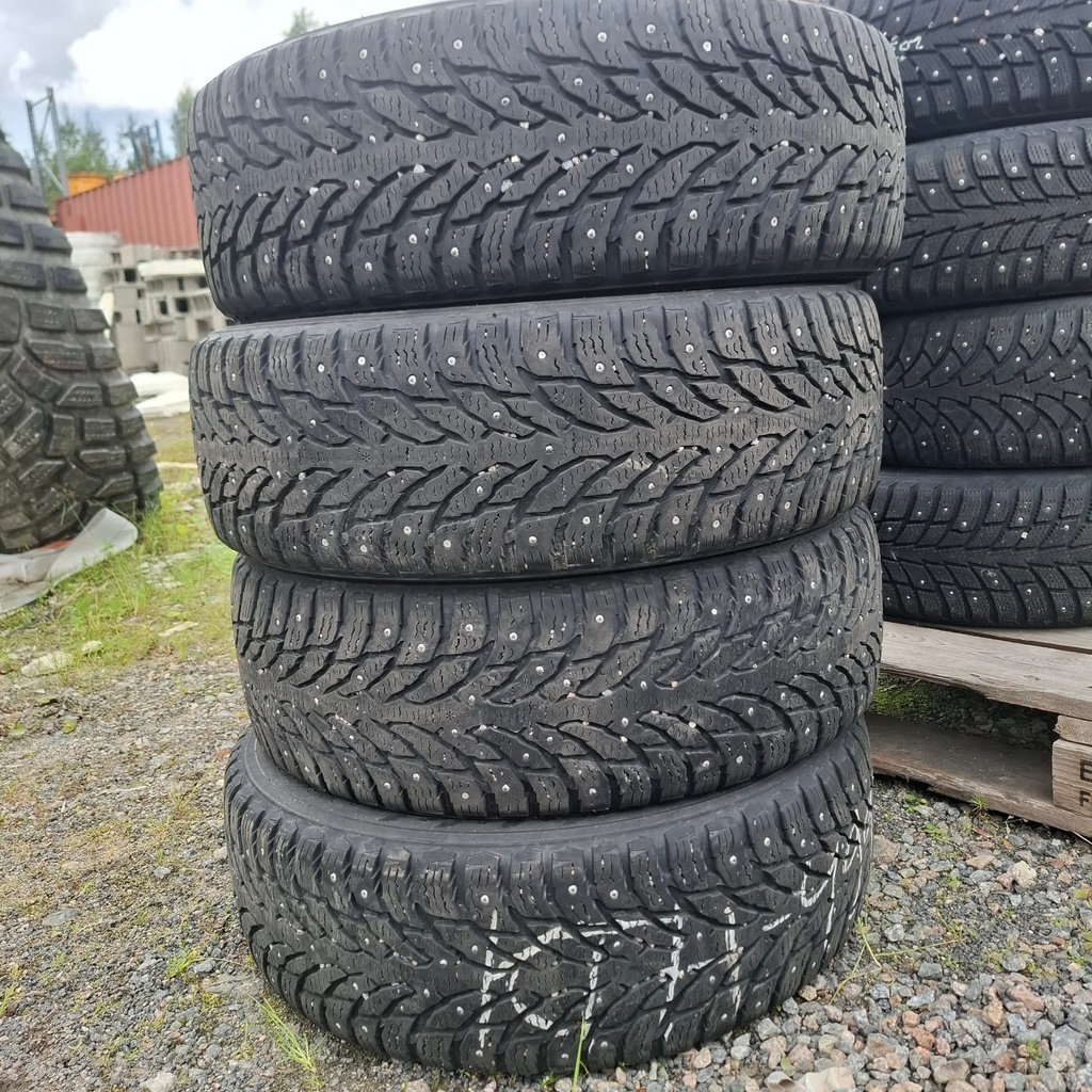215/65R17 103T Nokian Hakkapeliitta 9 Käytetty nastarengas 6-7mm DOT-18