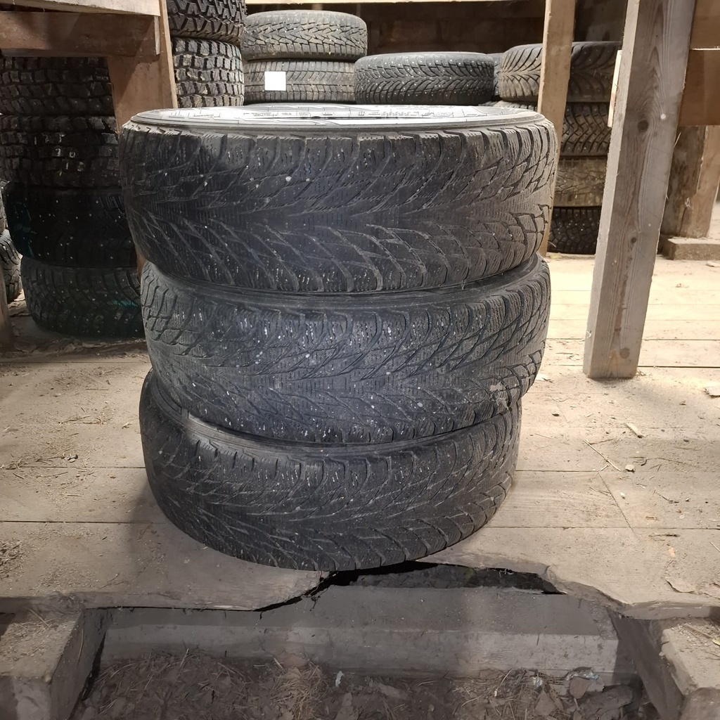 185/65R15 92R XL Nokian Hakkapeliitta R2 Käytetty kitkarengas 4-6mm DOT-14 ja -17