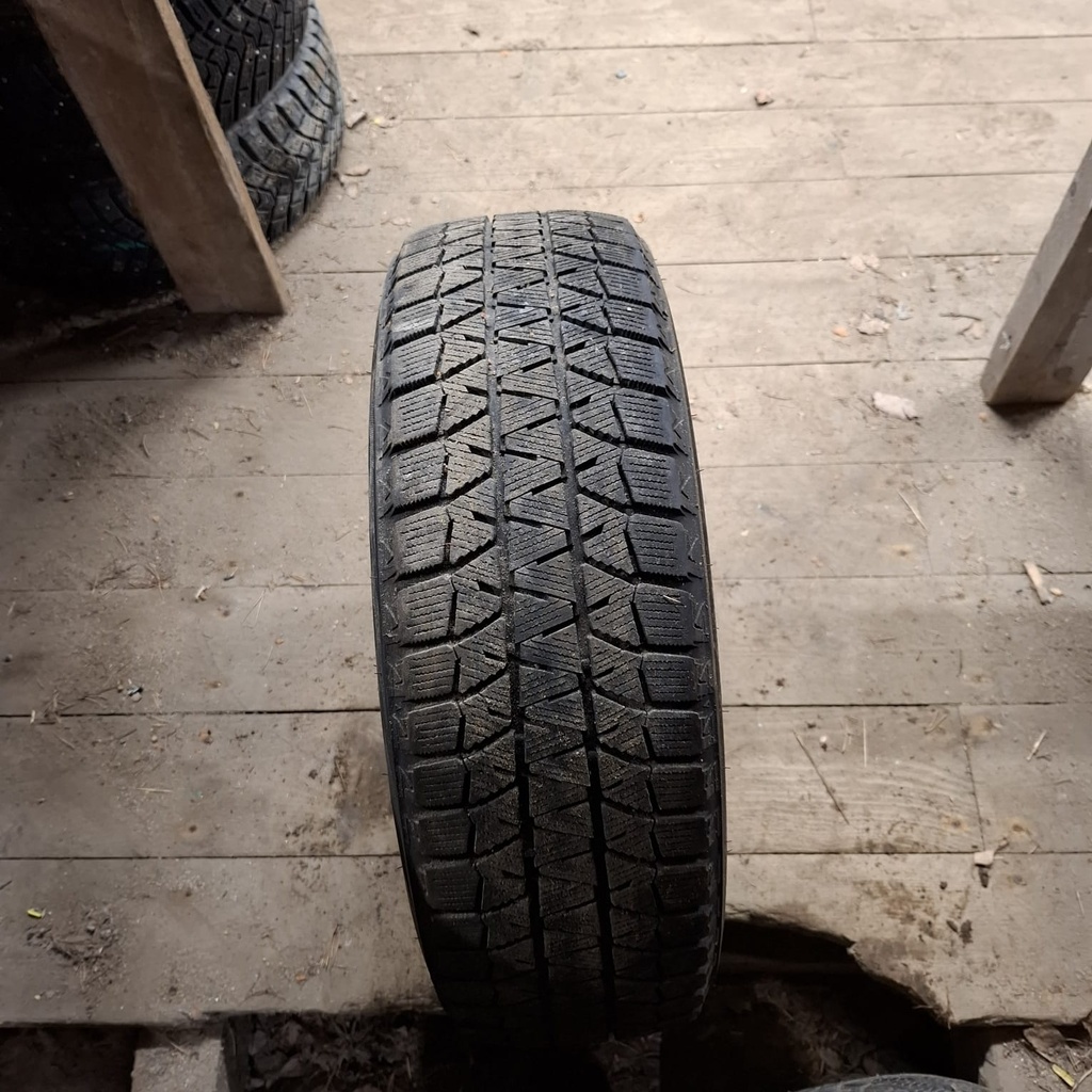 185/65R15 92T Bridgestone Blizzak WS80 Käytetty kitkarengas 5mm DOT-18