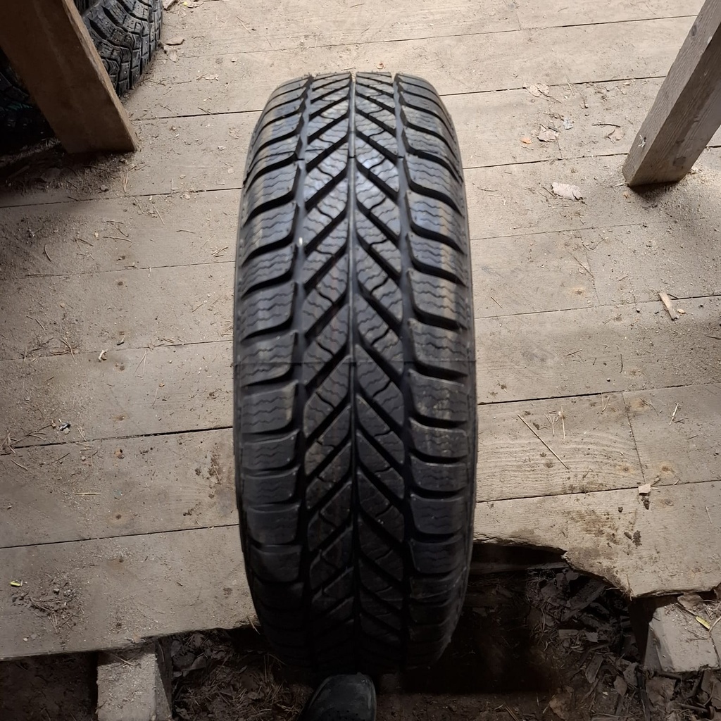 185/65R15 88T Goodyear UltraGrip 5 Ajamaton kitkarengas DOT-98