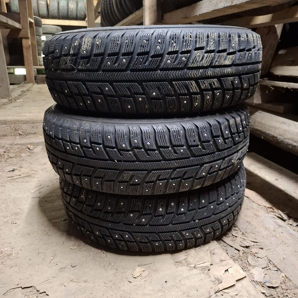 185/65R15 88T Kumho I'Zen KW22 Käytetty nastarengas 6-7mm DOT-12
