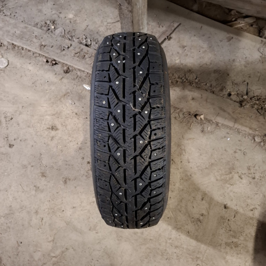 185/65R15 92T Tigar Ice Käytetty nastarengas 6-7mm DOT-21 (muutamia nastoja puuttuu)