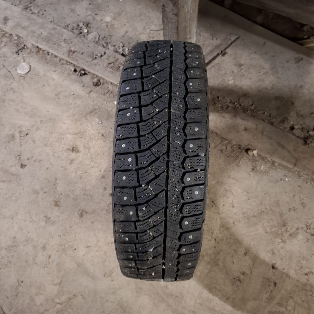 185/65R15 88T Vicleei Brina Nordico Käytetty nastarengas 7,5mm DOT-20