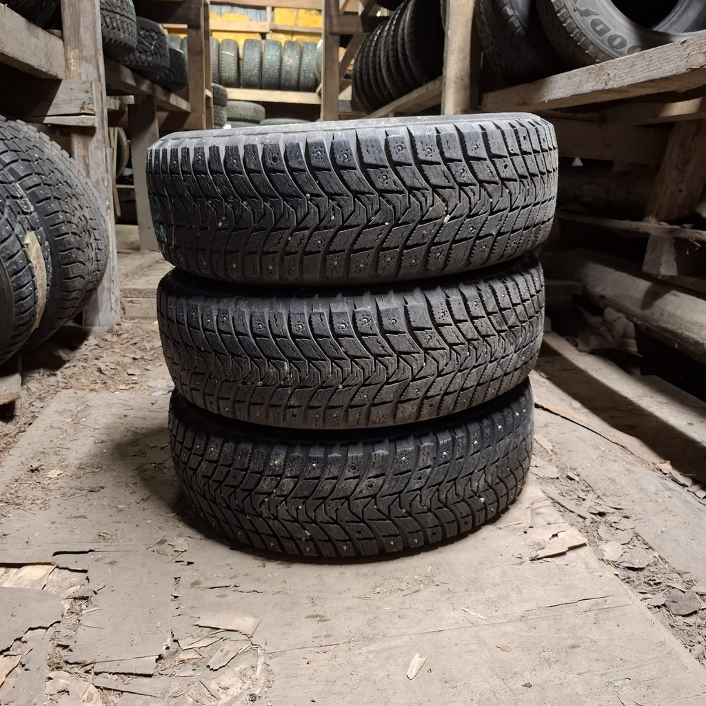 185/65R15 92T XL Michelin X-Ice North 3 Käytetty nastarengas 6-7mm DOT-13 ja -16 (muutamia nastoja puuttuu)