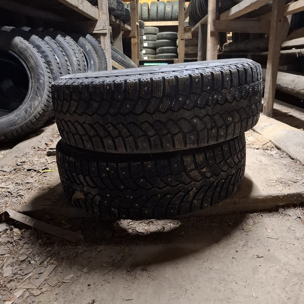 185/65R15 92T Bridgestone Blizzak Spike-01 Käytetty nastarengas 6-8mm DOT-13 Ja -14