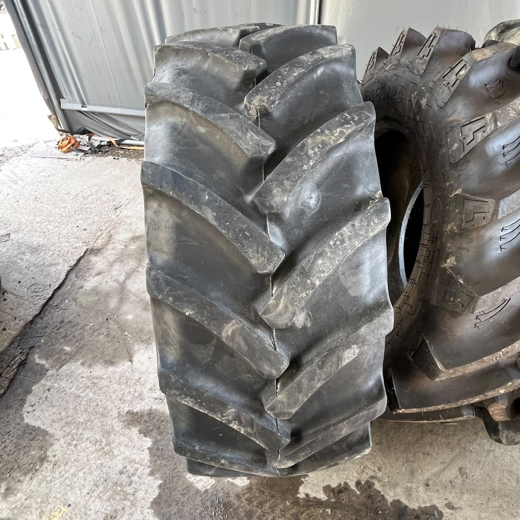 480/65R28 136D Continental Contract AC65 Käytetty rengas 30mm DOT-08 Tubeless (Paistokorjattu)