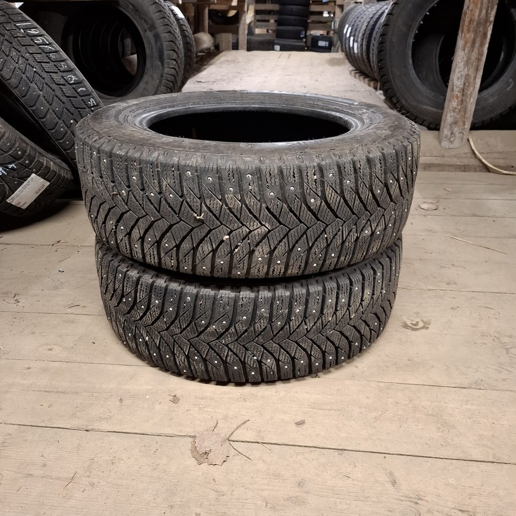 195/65R15 95T XL Triangle Icelink Käytetty nastarengas 6-7mm DOT-17