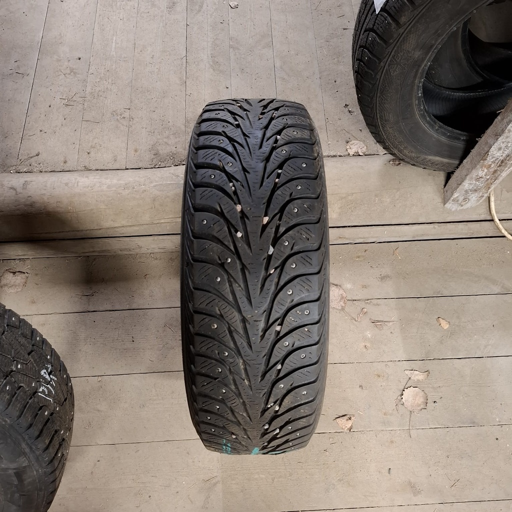 195/65R15 95T Yokohama IceGuard Stud Käytetty nastarengas 6mm DOT-11