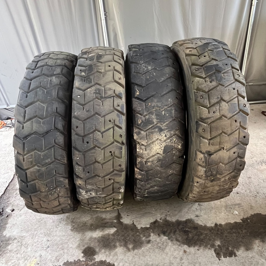 14.00-24 16PR Nokia Grader S G-2 Käytetty pinnoitettu työkoneen rengas 5-7mm (Osassa nastat)