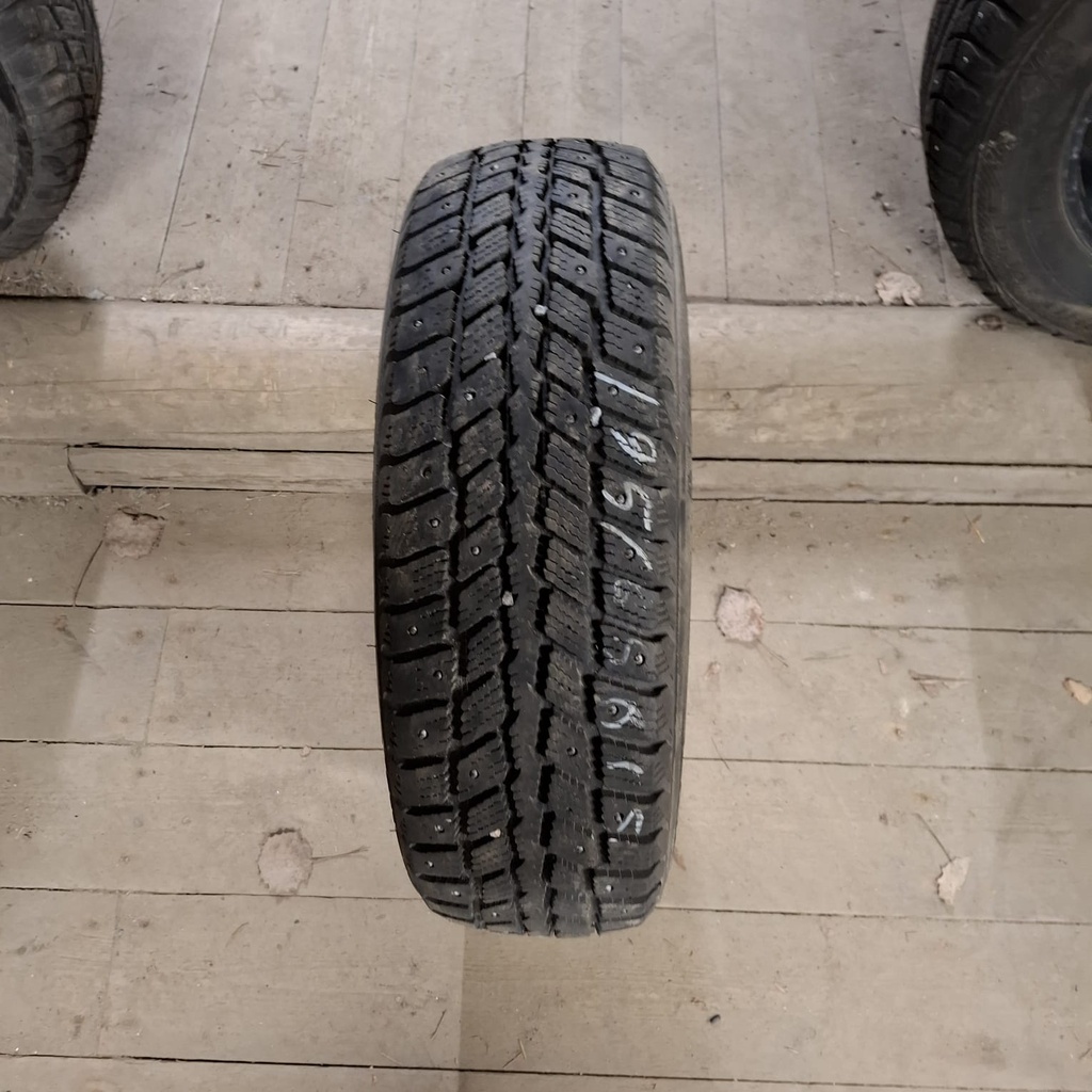 195/65R15 91T Roadstone Winguard 231 Käytetty nastarengas 6,5mm DOT-12