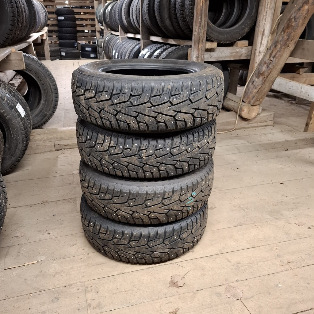 195/65R15 95T XL Yokohama IceGuard Stud Käytetty nastarengas 6-7mm DOT-15