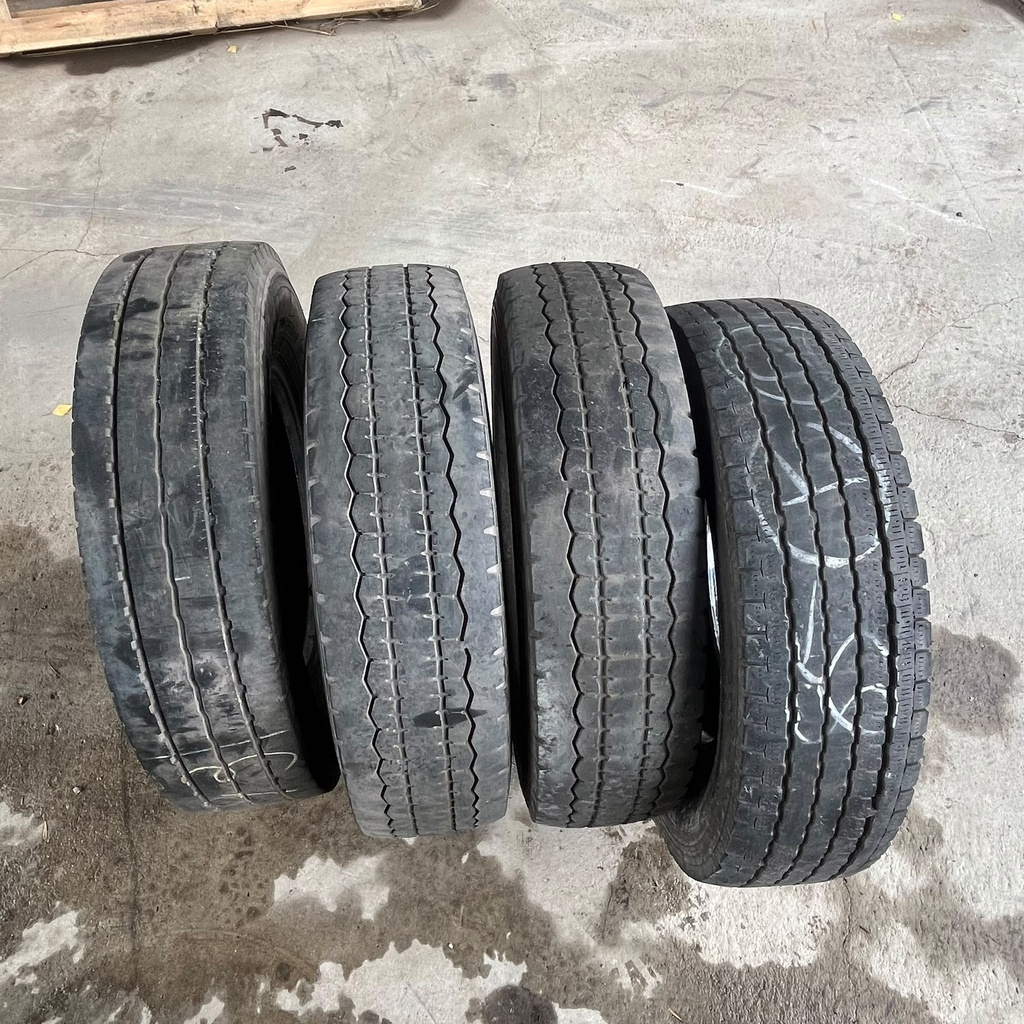 205/85R16 (6.50R16) Käytetty KA-rengas Kärrykäyttöön pintaa 3-5mm (Erimerkkisiä)