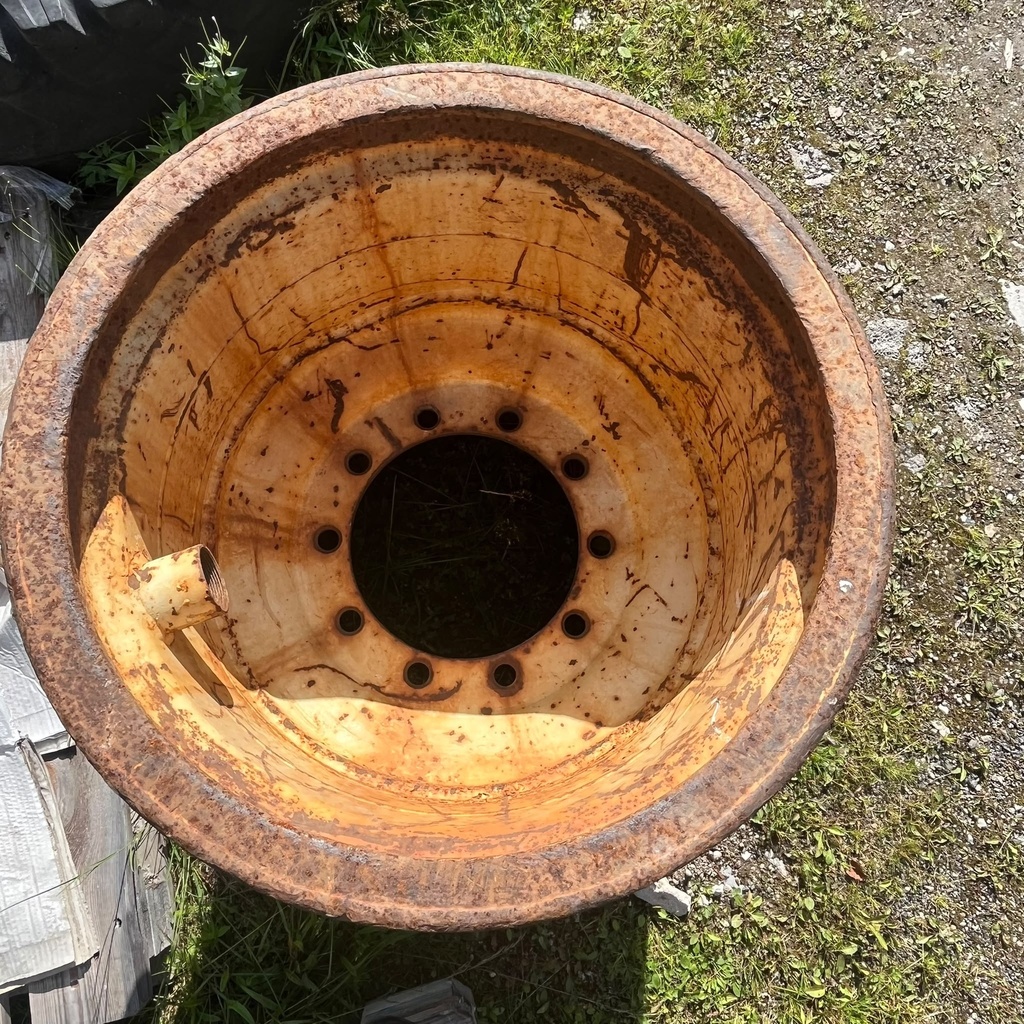 Käytetty Työkone/Metsäkone vanne 24x26.5" PJ: 10x335 KR: 281 ET: -100 Takamitta 225mm