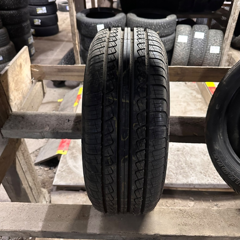 195/55R15 85V Pirelli P6 Ajamaton kesärengas DOT-03