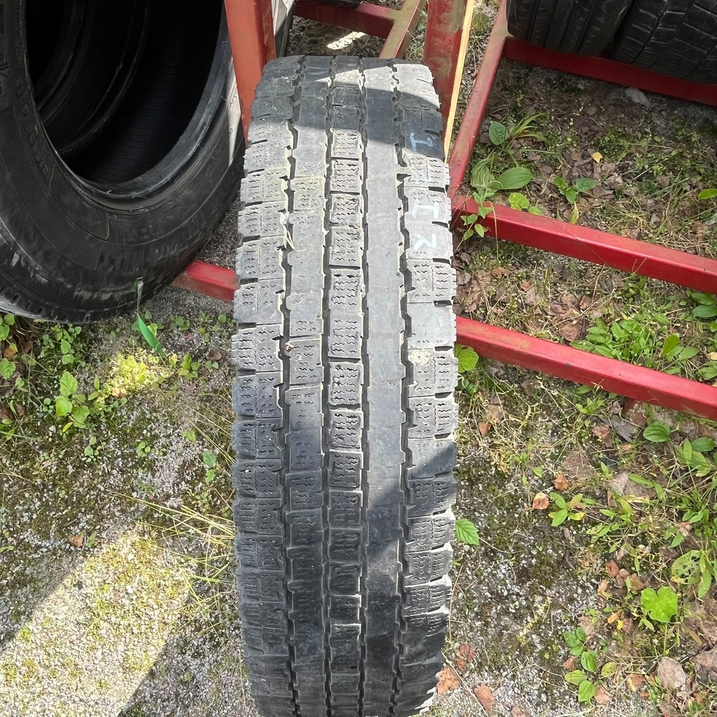 7.00R16 10PR Bridgestone Blizzak W969 Käytetty KA-rengas trailer 2mm DOT-12  (Kärry käyttön)