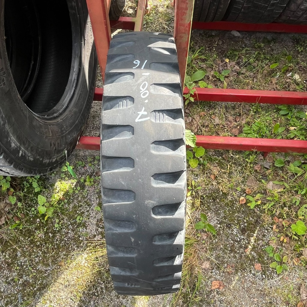 7.00-16 6PR BKT BK-Bravado Käytetty KA-rengas veto 2mm