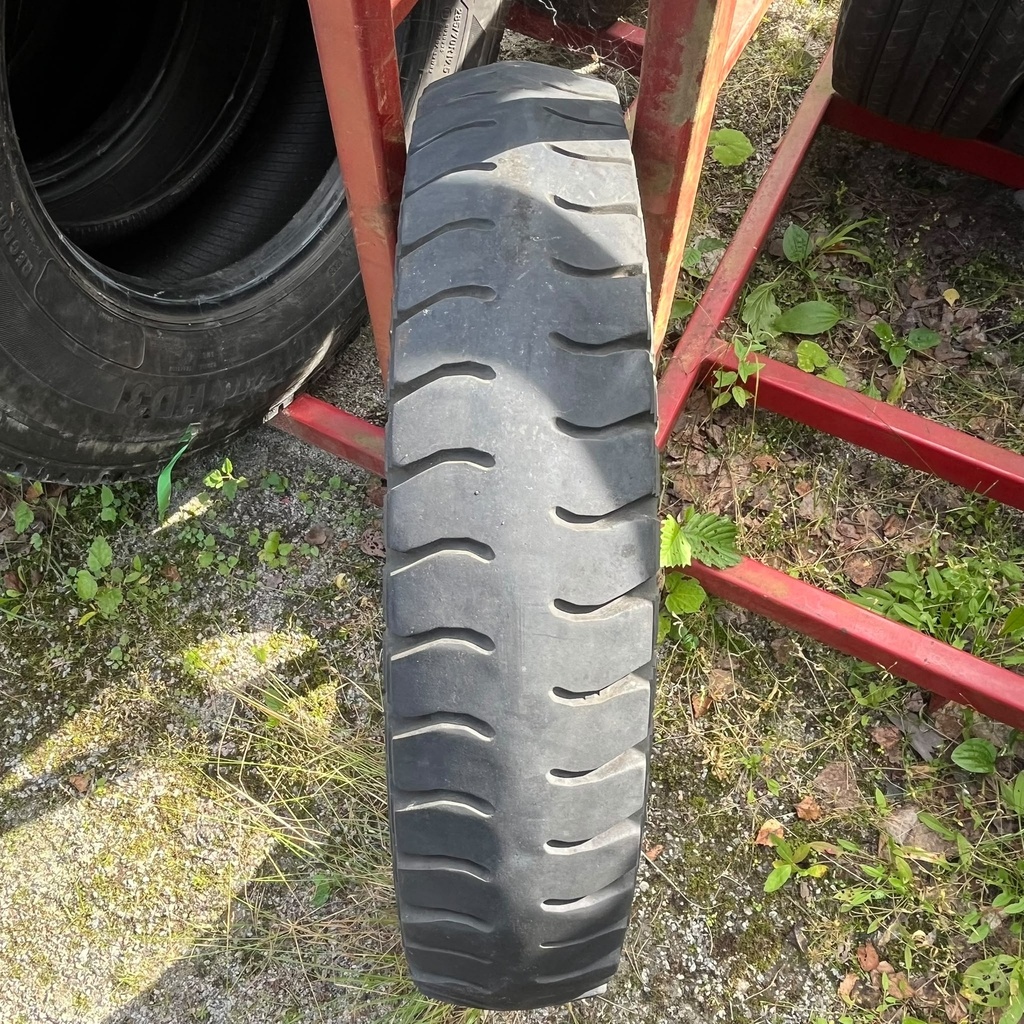 7.00-16 6PR Bridgestone U-Lug Käytetty KA-rengas  4mm
