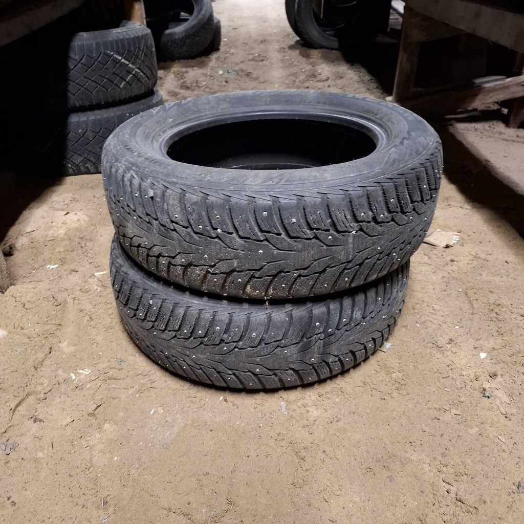 205/60R16 92T Nexen Winguard winspike WH62 Käytetty nastarengas 6-7mm DOT-17