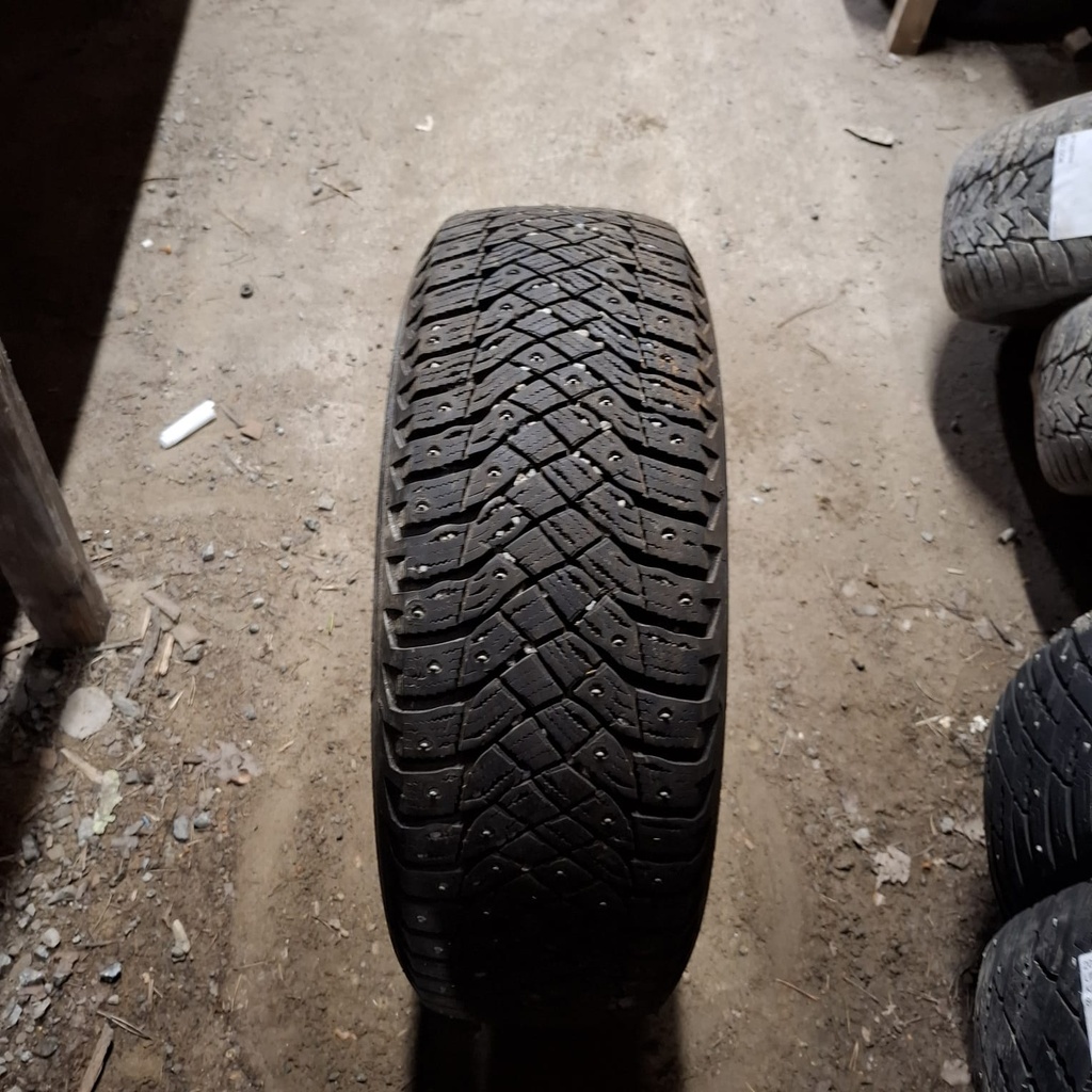 205/60R16 96T Goodyear Ultragrip Arctic 2 Käytetty nastarengas 9mm DOT-22
