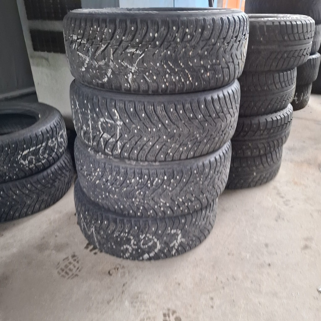 205/55R16 96T XL Nokian Hakkapeliitta 8 Käytetty nastarengas 6mm DOT-13