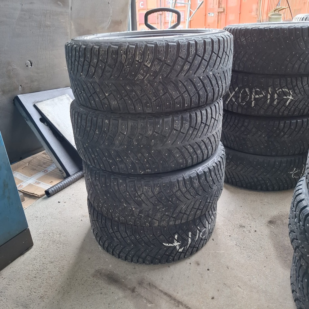 225/50R17 98T XL Michelin X-Ice North 4 Käytetty nastarengas 4-6mm DOT-19