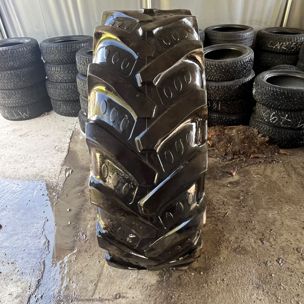 420/85R30 (16.9R30) 140A8 BKT AgriMax RT855 Käytetty rengas 12mm DOT-19
