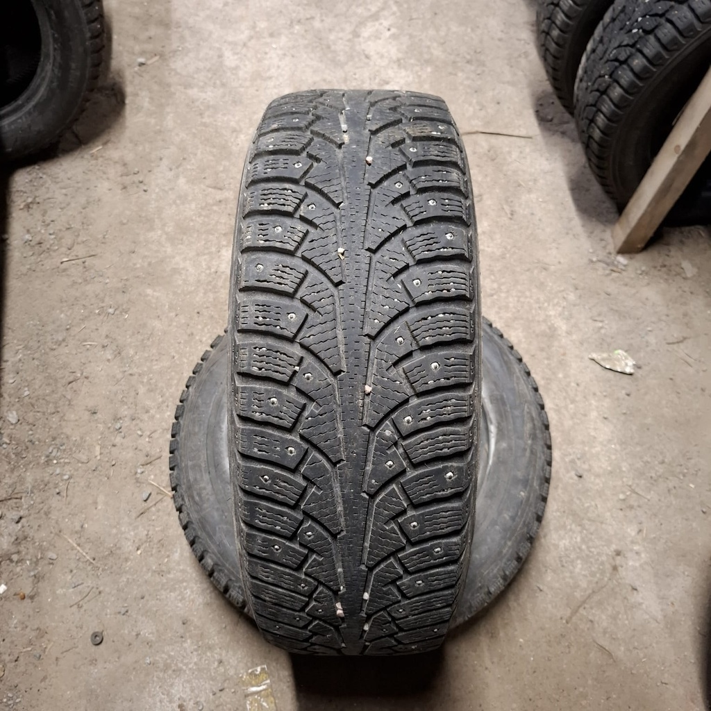 205/60R16 96T XL Nokian Hakkapeliitta 5 Käytetty nastarengas 6-8mm DOT-06 ja -07