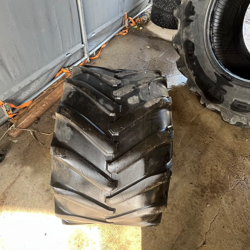 31X15.50-15 8PR BKT TR-315 Käytetty rengas 7mm Tubeless