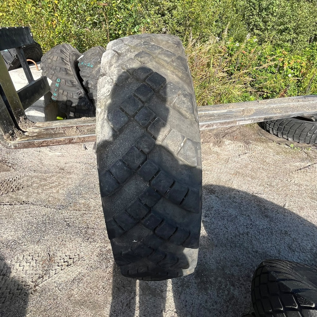 370-508 / 14.00-20 10pr käytetty rengas 20mm Vanha