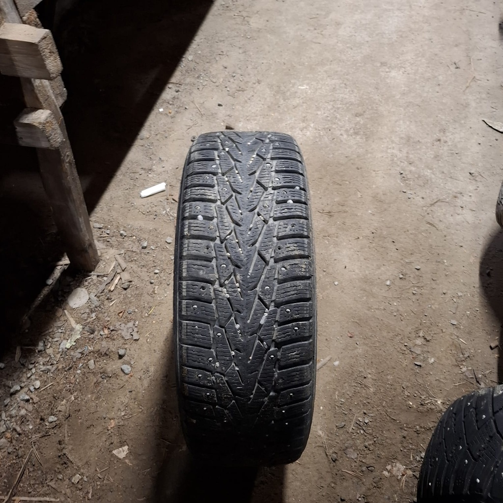 205/60R16 96T XL Nokian Hakkapeliitta 7 Käytetty nastarengas 6,5mm DOT-11