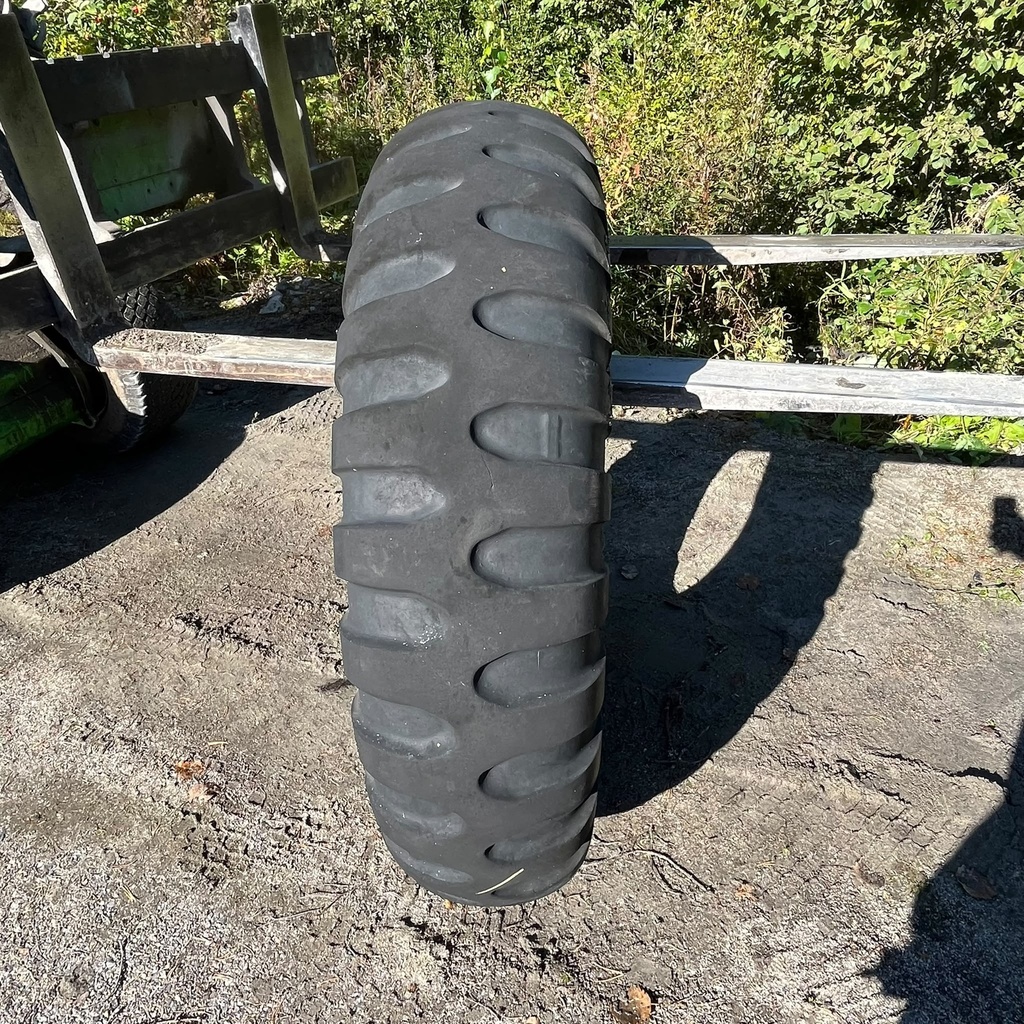 14.00-20 12PR DENMAN Military Käytetty KA-rengas veto 16mm DOT-00