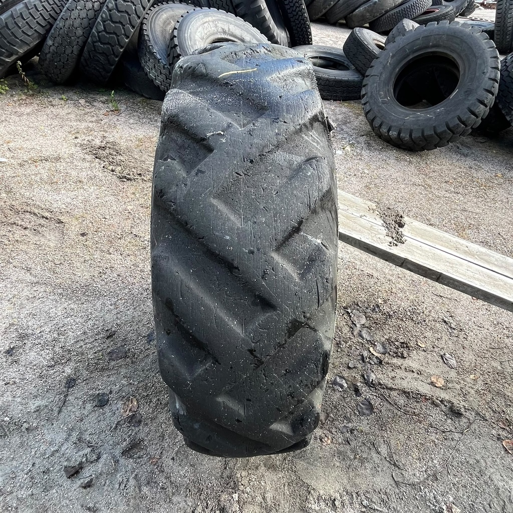 14.00-20 12PR FireStone Ground Grip Road Builder  Käytetty KA-rengas veto 11mm (Vanha)