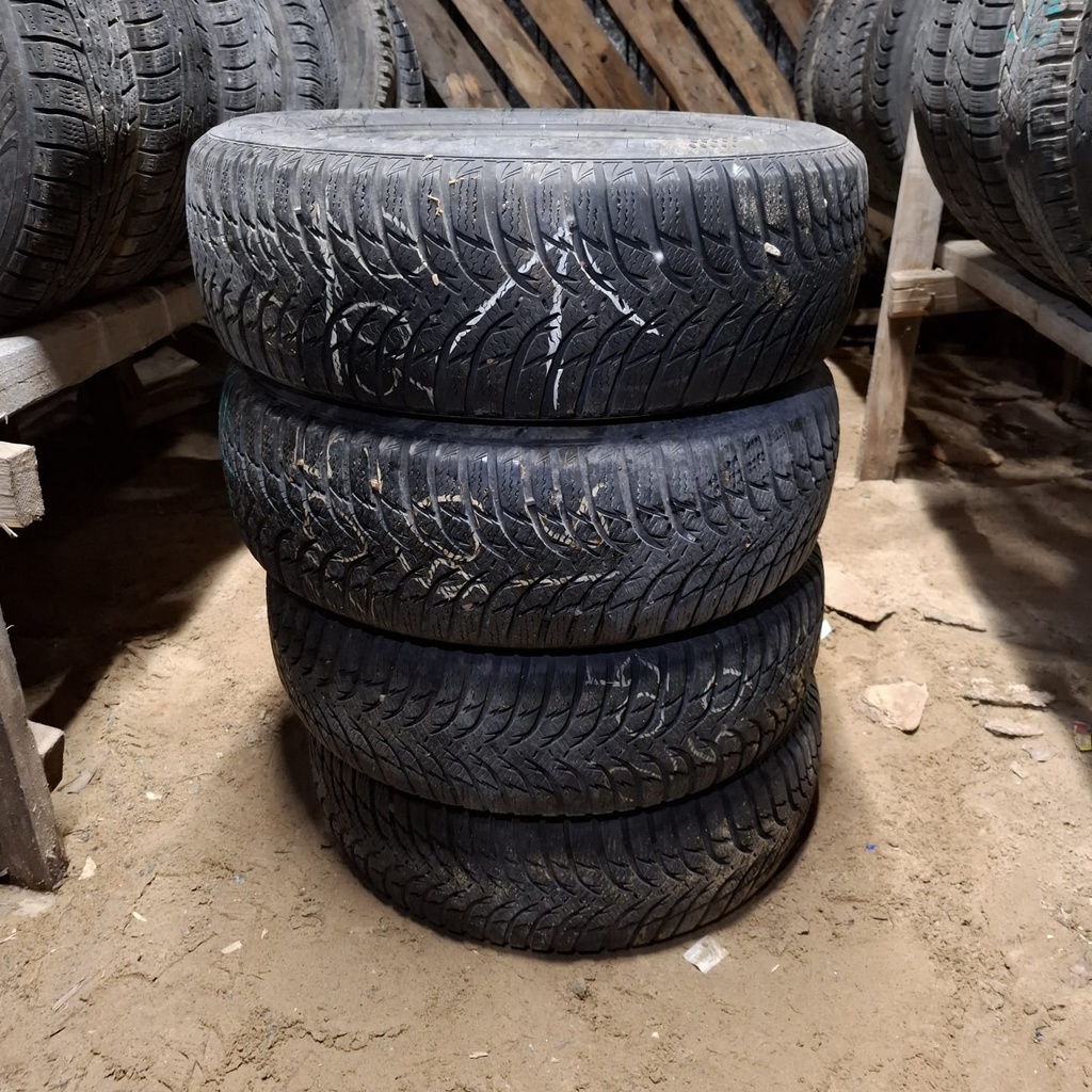 205/60R16 96H Kumho Wintercraft WP51Käytetty kitkarengas 6mm DOT-17