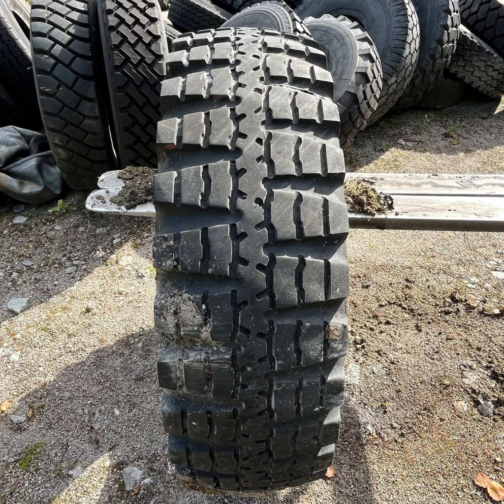 14.00R20 18PR Continental Radial MIL Käytetty KA-rengas veto 9mm (Vanha)