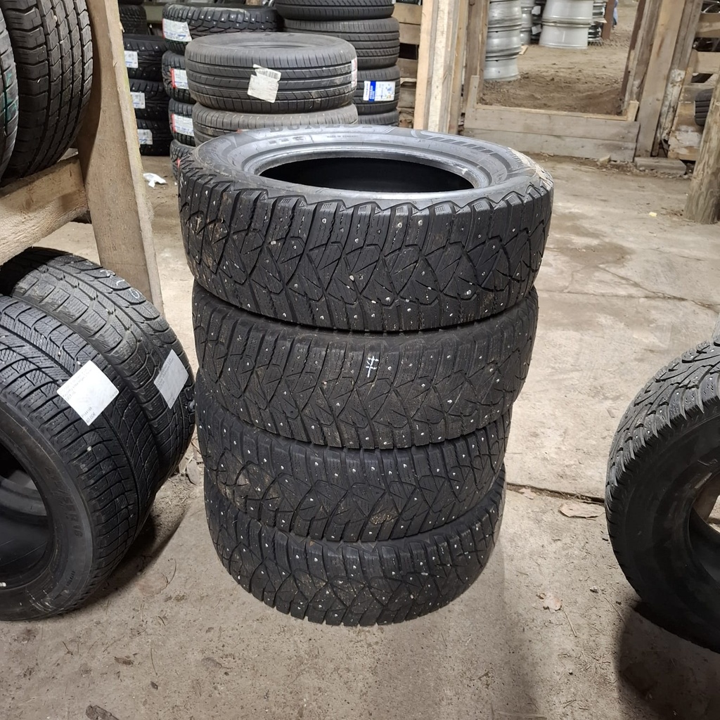 215/65R16 98T Dunlop Ice Touch Käytetty nastarengas 4,5-5,5mm DOT-14