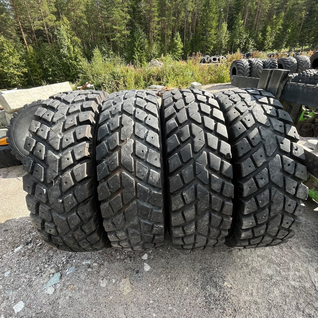 14.00R20 164G Nokian MPT Agile Käytetty KA-rengas veto 15-18mm DOT-14-17 (Muutamia nastoja lähtenyt)