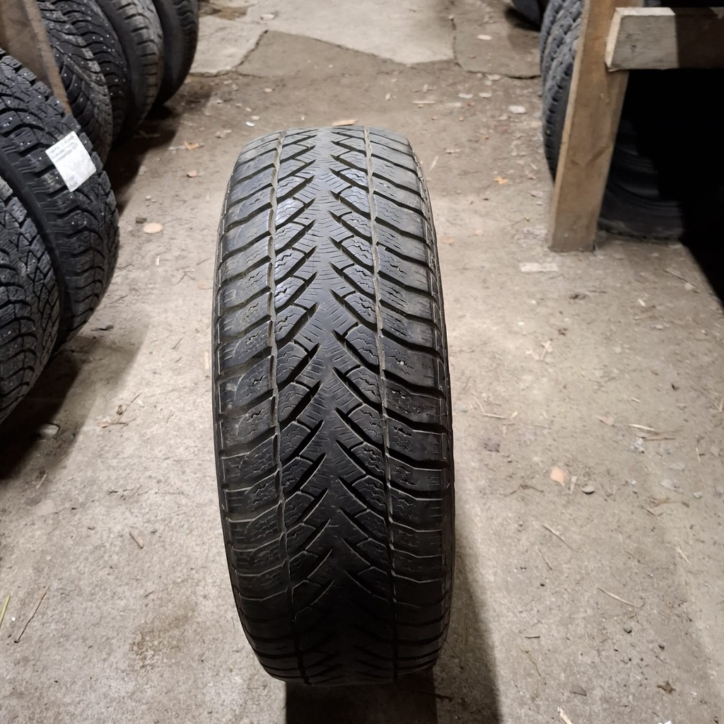 215/65R16 98H Goodyear Eagle UltraGrip Käytetty kitkarengas 6mm DOT-01