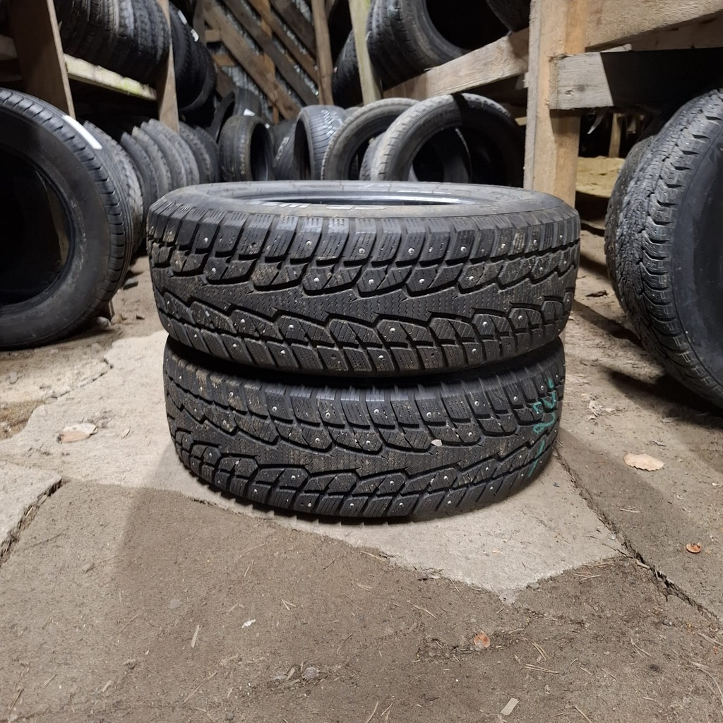 215/65R16 98H Sunfull SF-W11 Käytetty nastarengas 8mm DOT-22