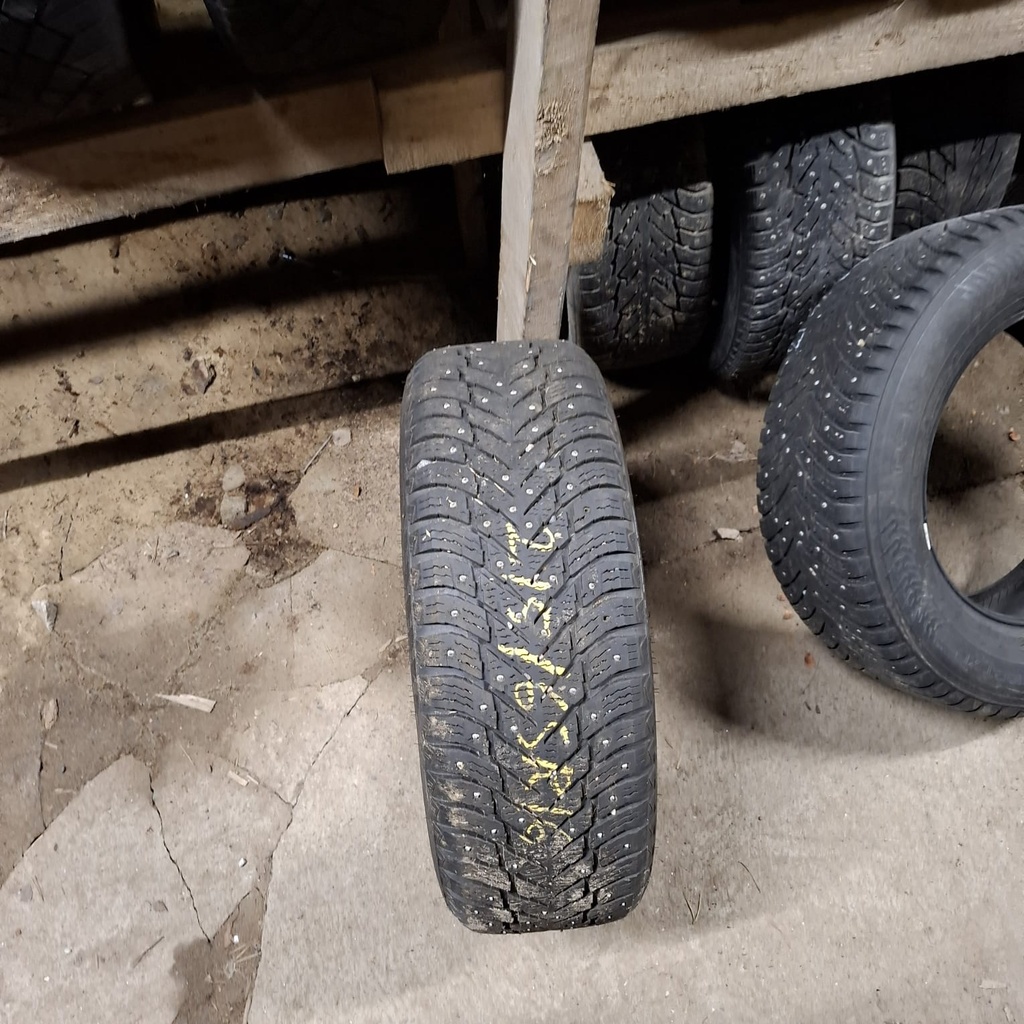 215/65R16 102T XL Nokian Hakkapeliitta 10 Käytetty nastarengas 7mm DOT-23