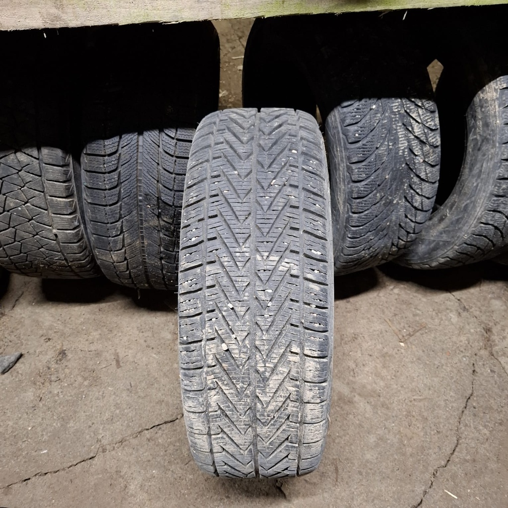 215/55R16 97Q Vredstein Nord-Trac Xtreme Käytetty kitkarengas 8mm DOT-07