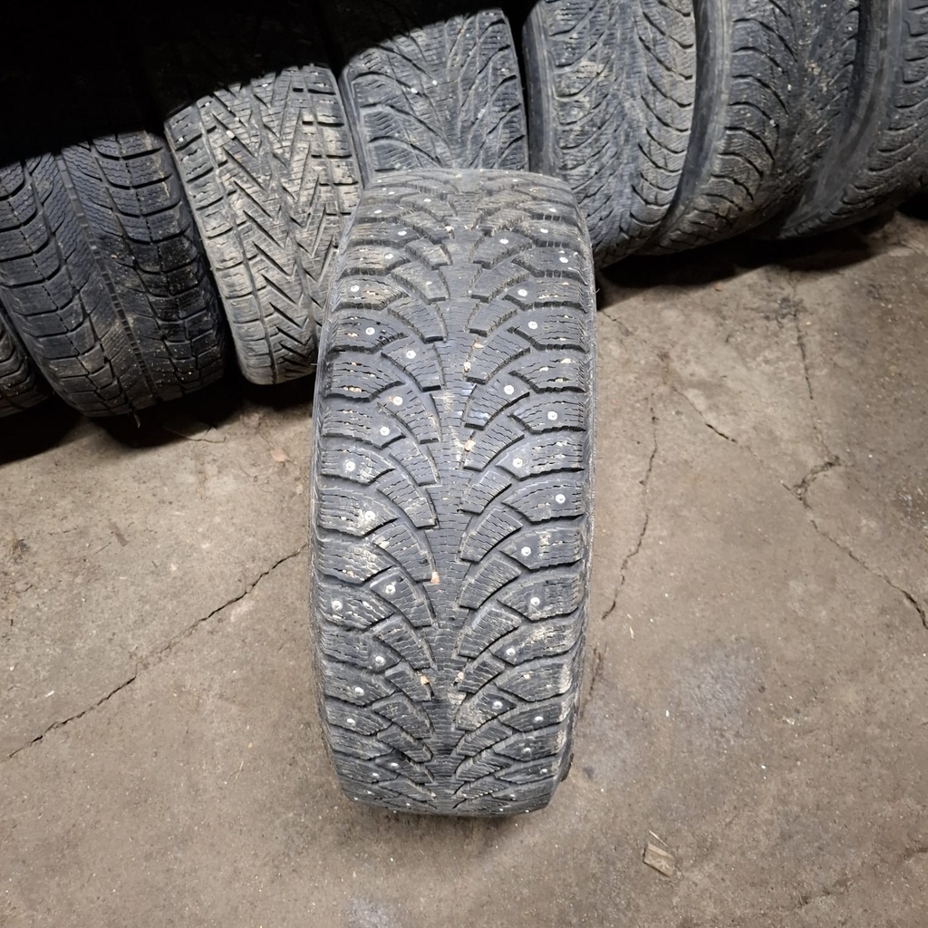 215/60R16 95T Nokian Hakkapeliitta 4 Käytetty nastarengas 8mm DOT-08