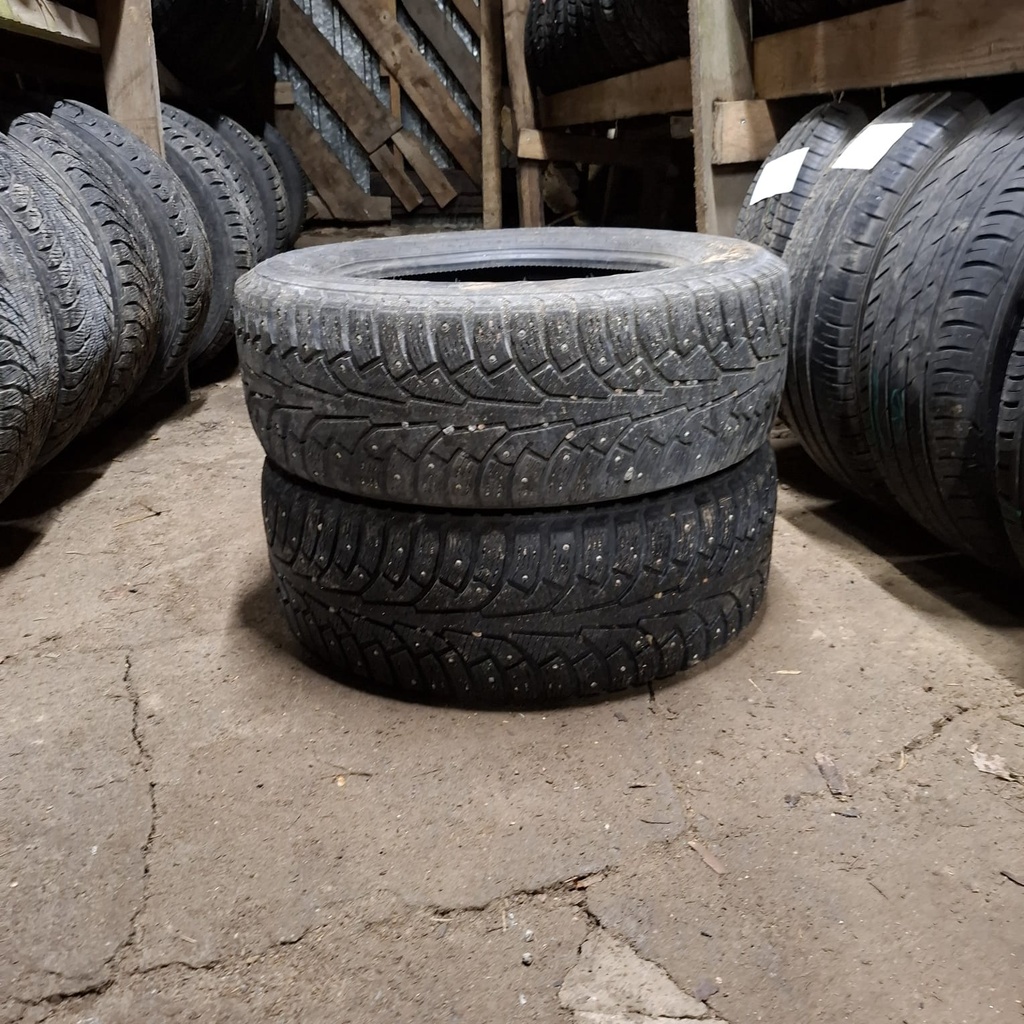 215/60R16 99T XL Nokian Hakkapeliitta 5 Käytetty nastarengas 6-6,5mm DOT-08 Ja -12