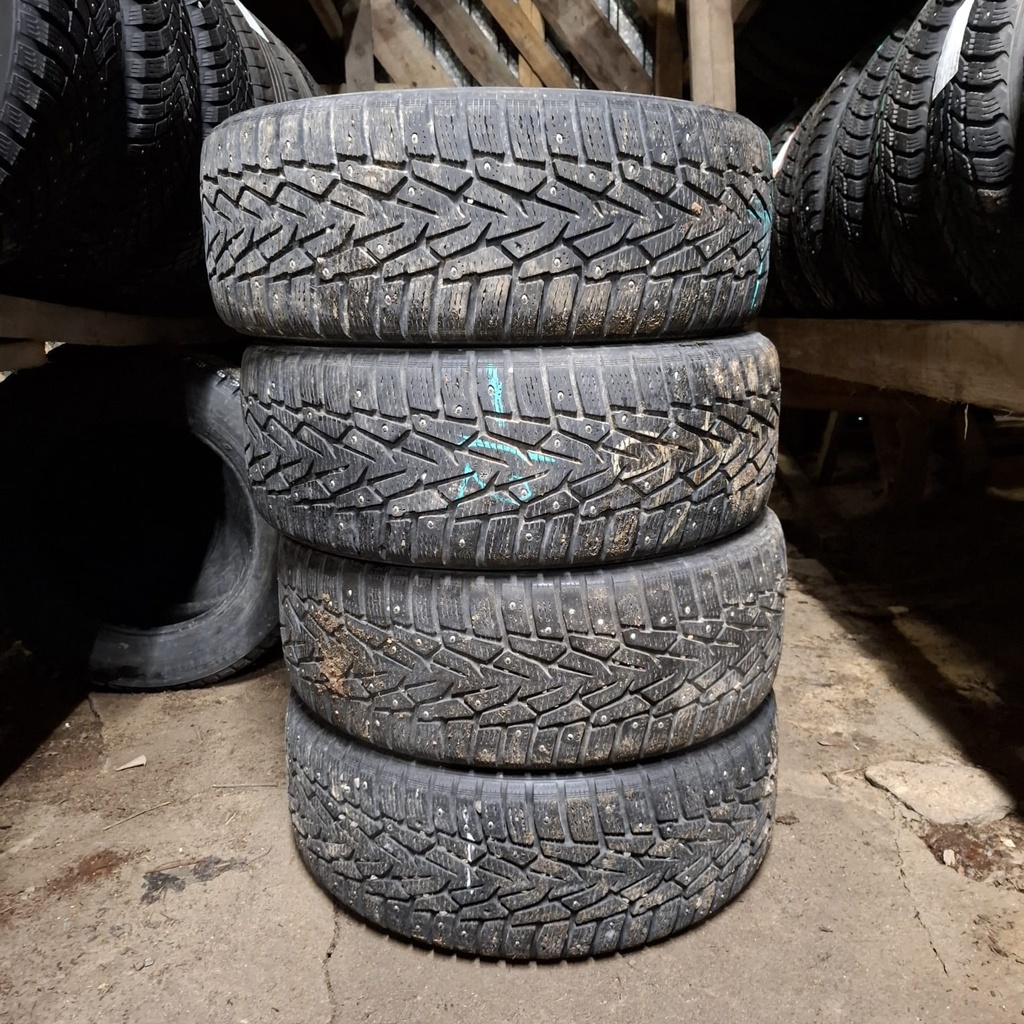 215/60R16 99T XL Nokian Hakkapeliitta 7 Käytetty nastarengas 5,5-7mm DOT-11 ja -12
