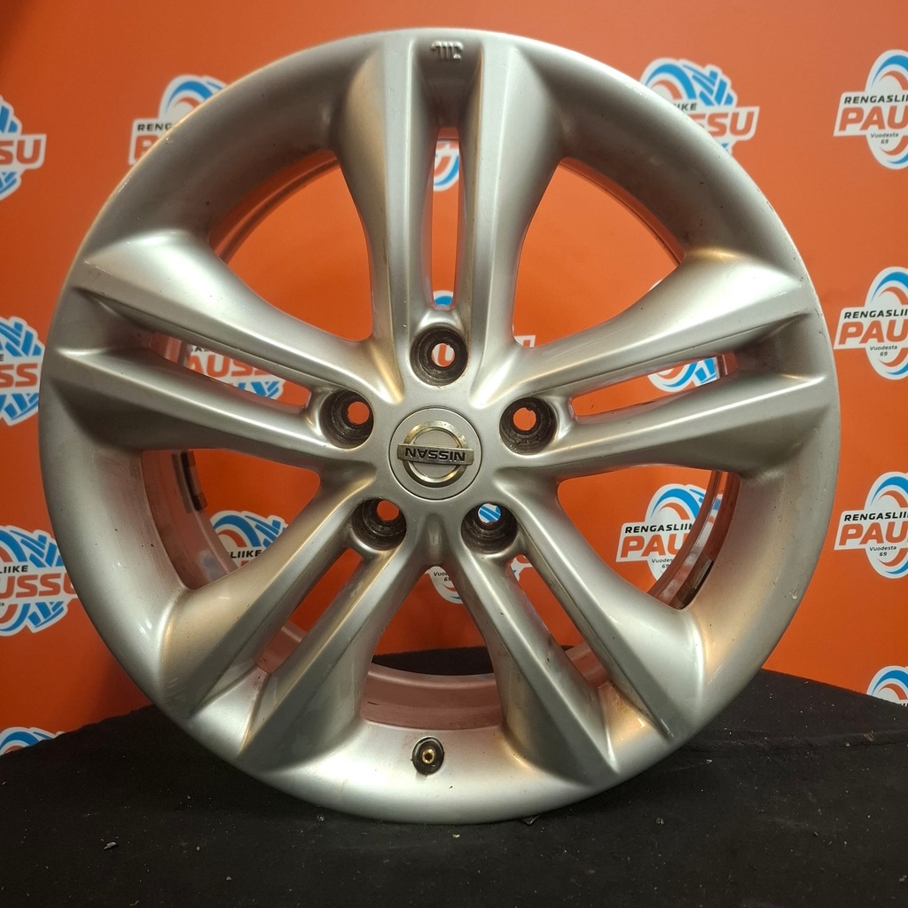 Käytetty NISSAN vannesarja 5x114,3 ET 40 KR 66,1 6.5x17"