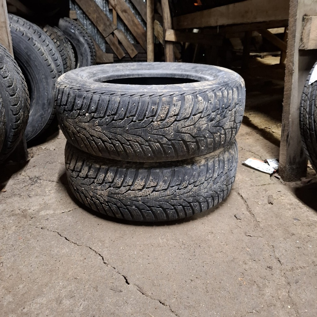 215/60R16 99T XL Nexen Winguard Win Spike WH62 Käytetty nastarengas 5-6,5mm DOT-17