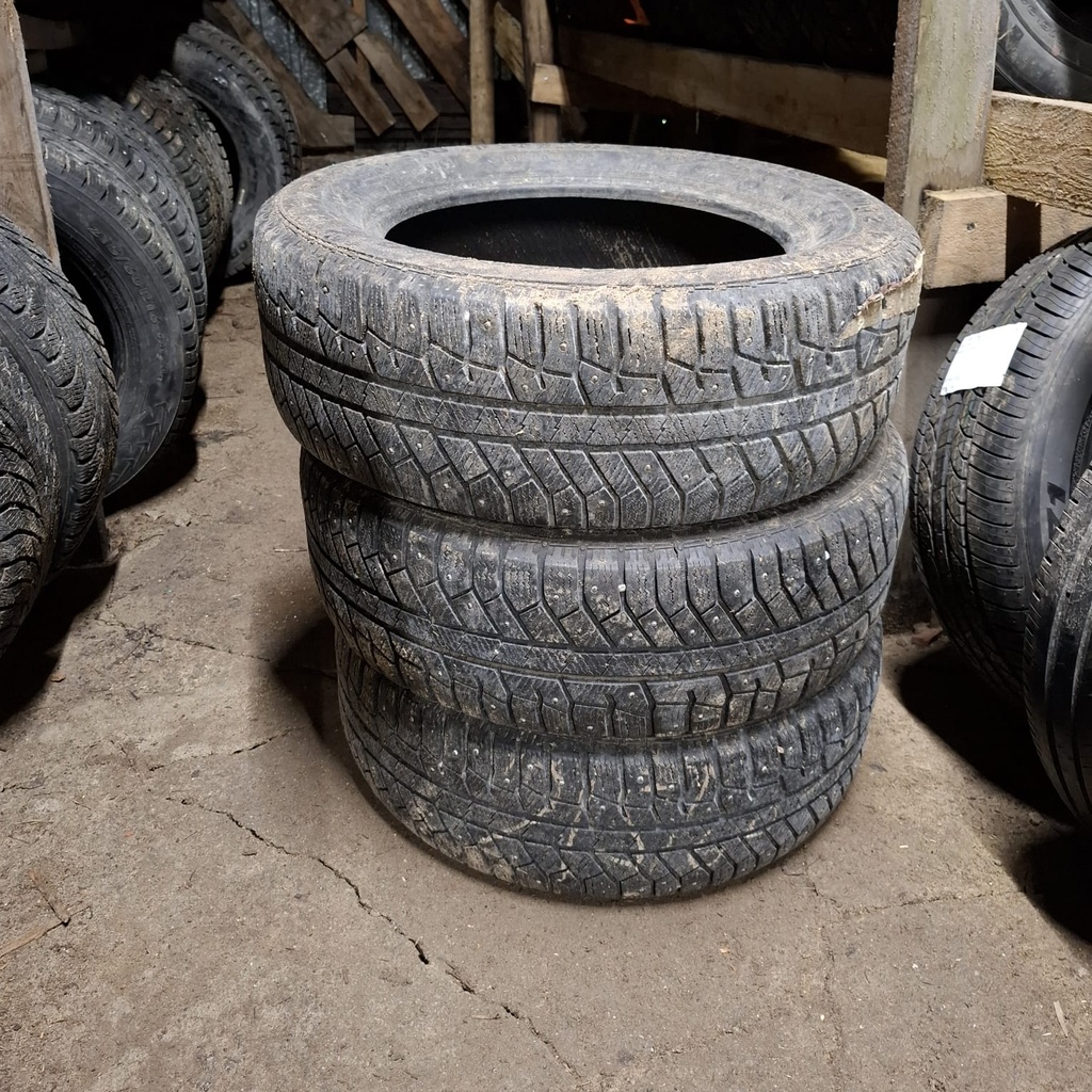 215/60R16 99T XL Continental WinterViking 2 Käytetty nastarengas 5,5mm DOT-08 ja -09