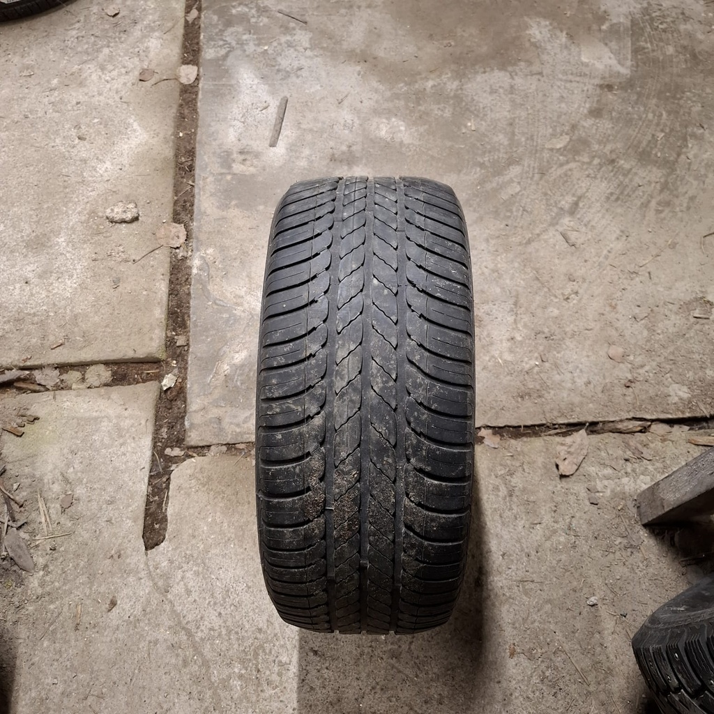 215/55R16 97H Goodyear Opticrao Käytetty kesärengas 4mm DOT-09