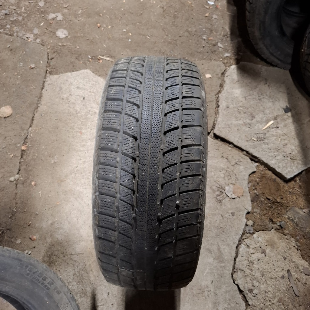 215/55R16 93T Optima W300 Käytetty kitkarengas 6mm DOT-08