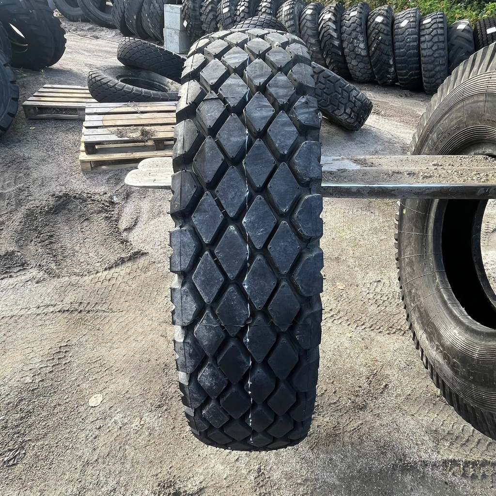 12.00R20 18PR KAMA Y-4 ИA-304 Ajamaton työkoneen rengas Tube type