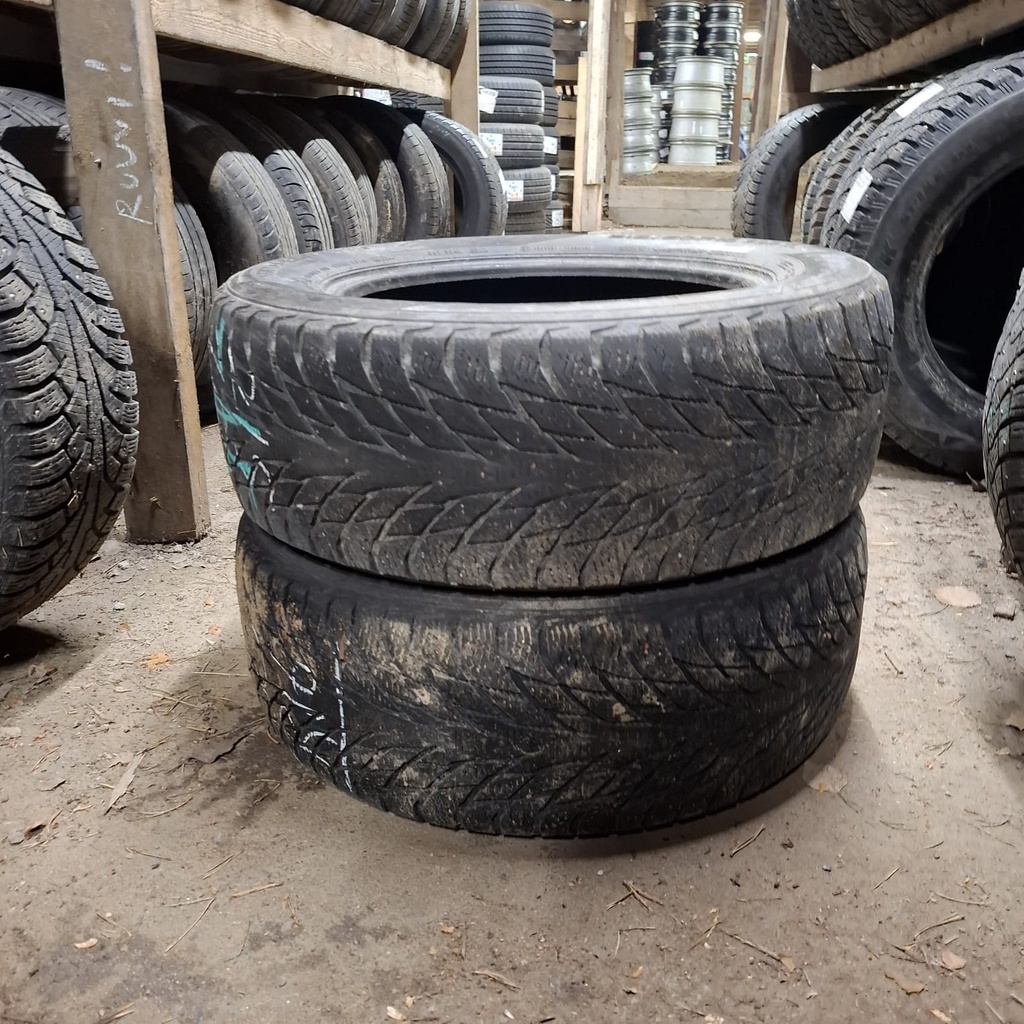215/60R16 99R XL Nokian Hakkapeliitta R2 Käytetty kitkarengas 4,5mm DOT-17
